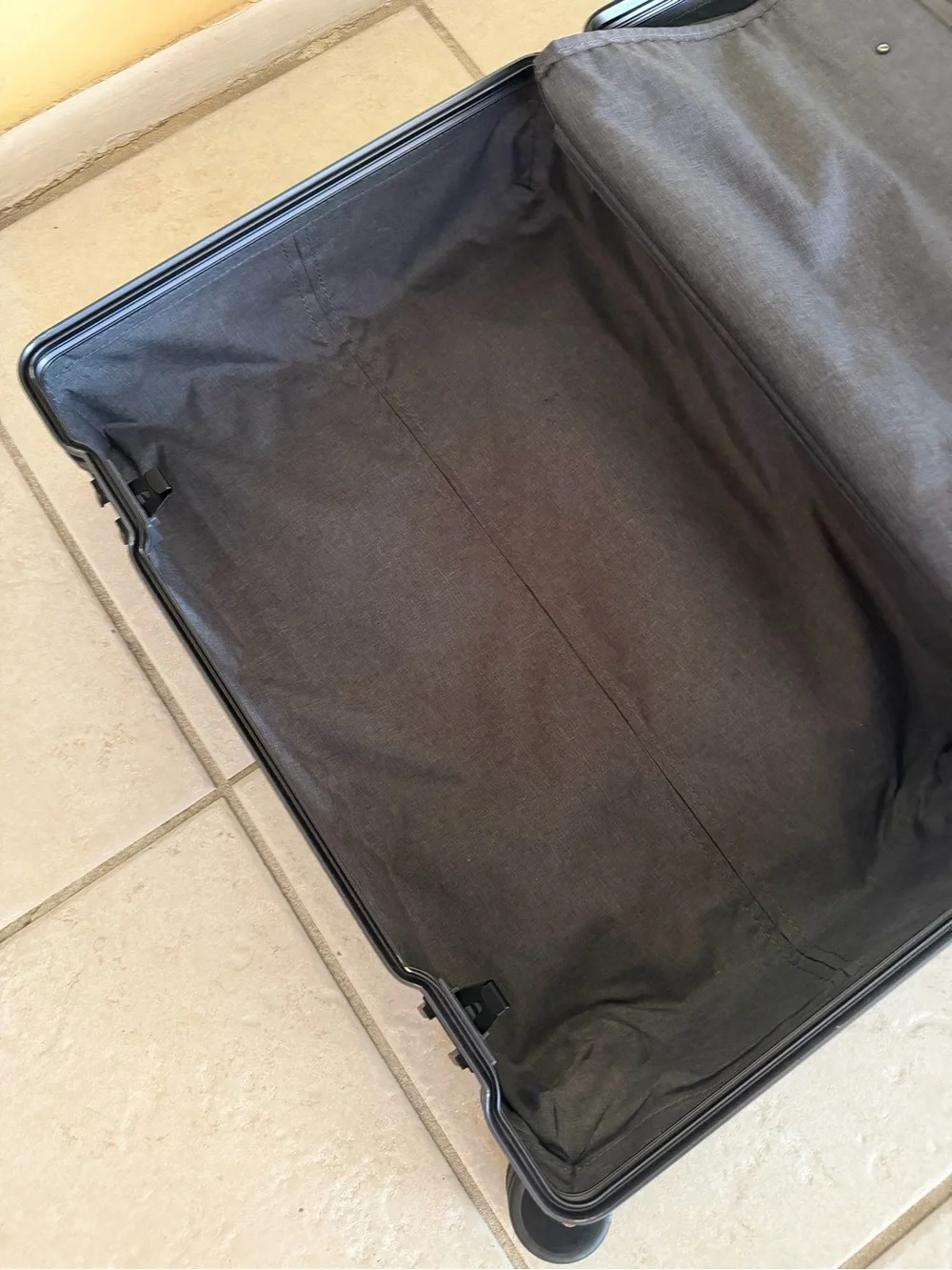 LEVEL 8 Gibraltar Aluminum Carry-On Luggage